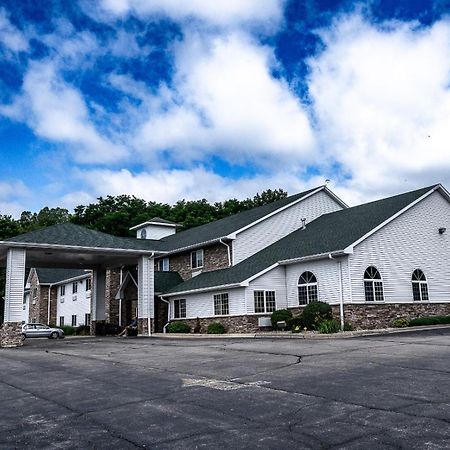 Savanna Inn & Suites Bagian luar foto