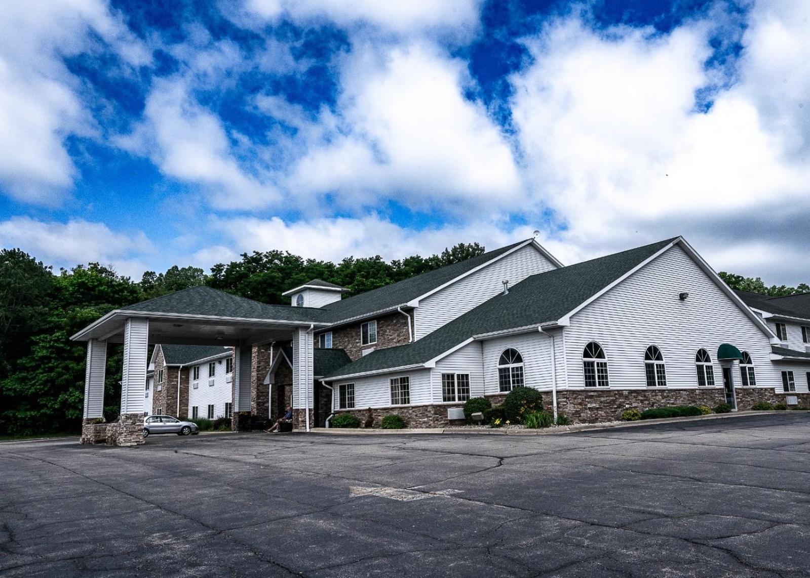 Savanna Inn & Suites Bagian luar foto