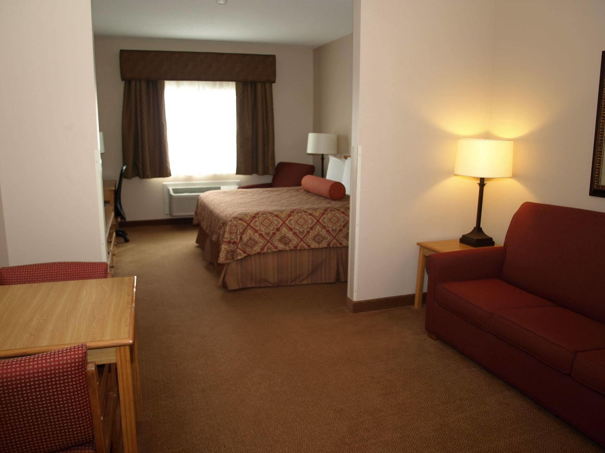 Savanna Inn & Suites Bagian luar foto