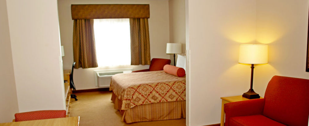 Savanna Inn & Suites Bagian luar foto